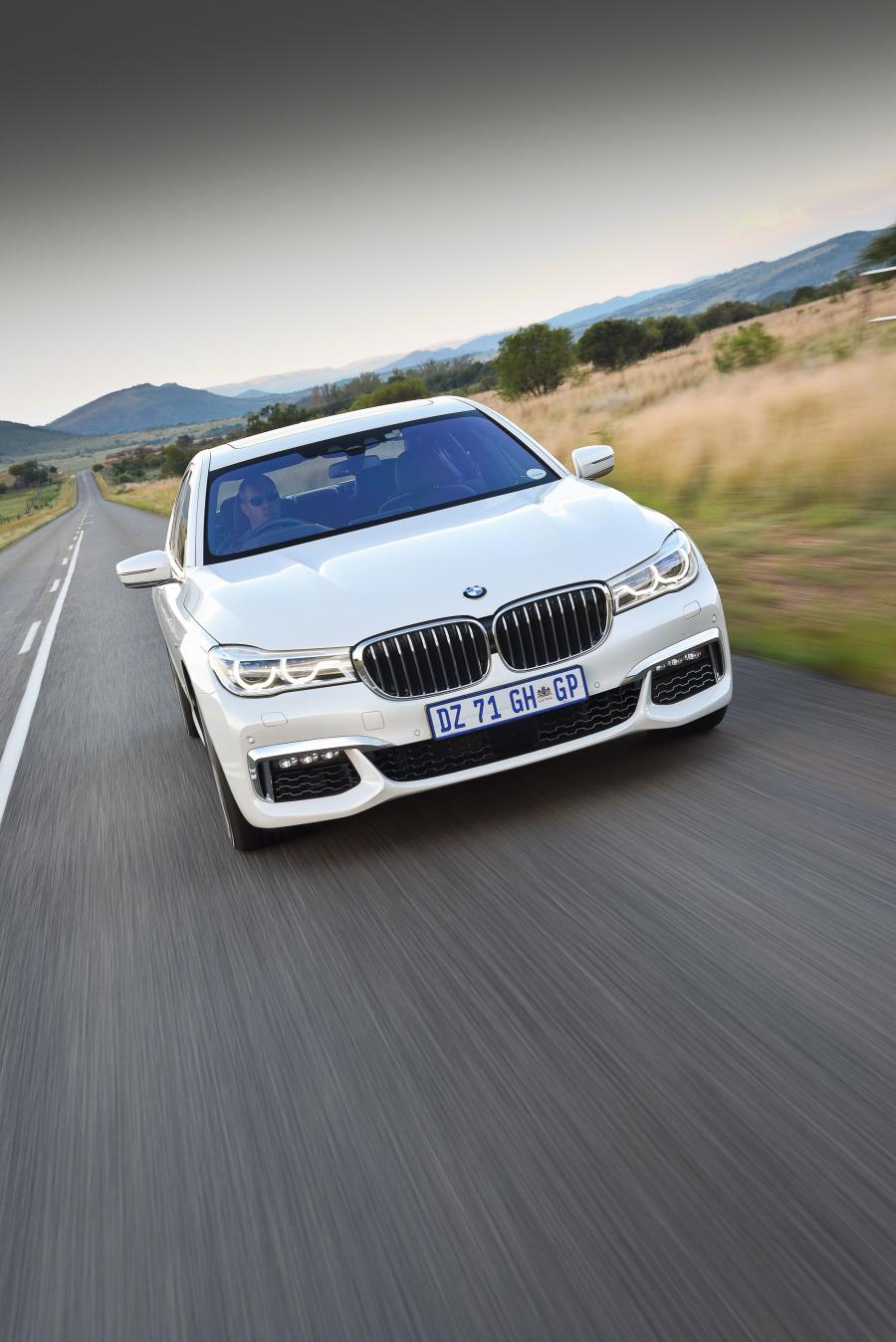  BMW 740i M Sport 2016 года  (ZA) (фото 4 из 13)